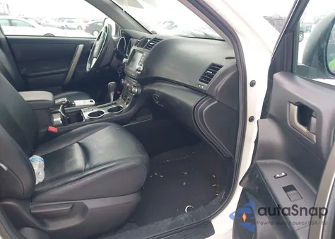 2011 Toyota Highlander Base V6/Se V6 z USA, uszkodzony, nr VIN 5TDBK3EH5B5080042